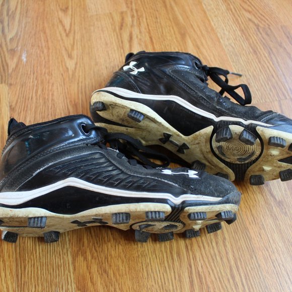 Under Armour Cleats - Picture 2 of 5